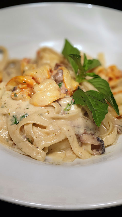 پاستا فتوچینی میگو با سس خامه