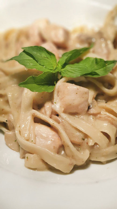 پاستا فتوچینی با سس آلفردو